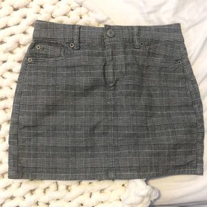 American Eagle size 2 black and white plaid mini skirt